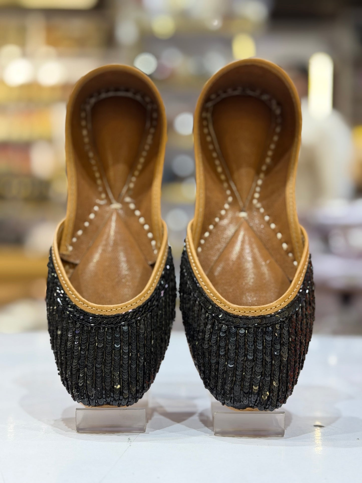 BLACK DABKA JUTTI