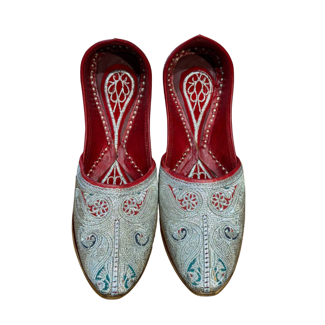 PAKISTANI TILLA JUTTI