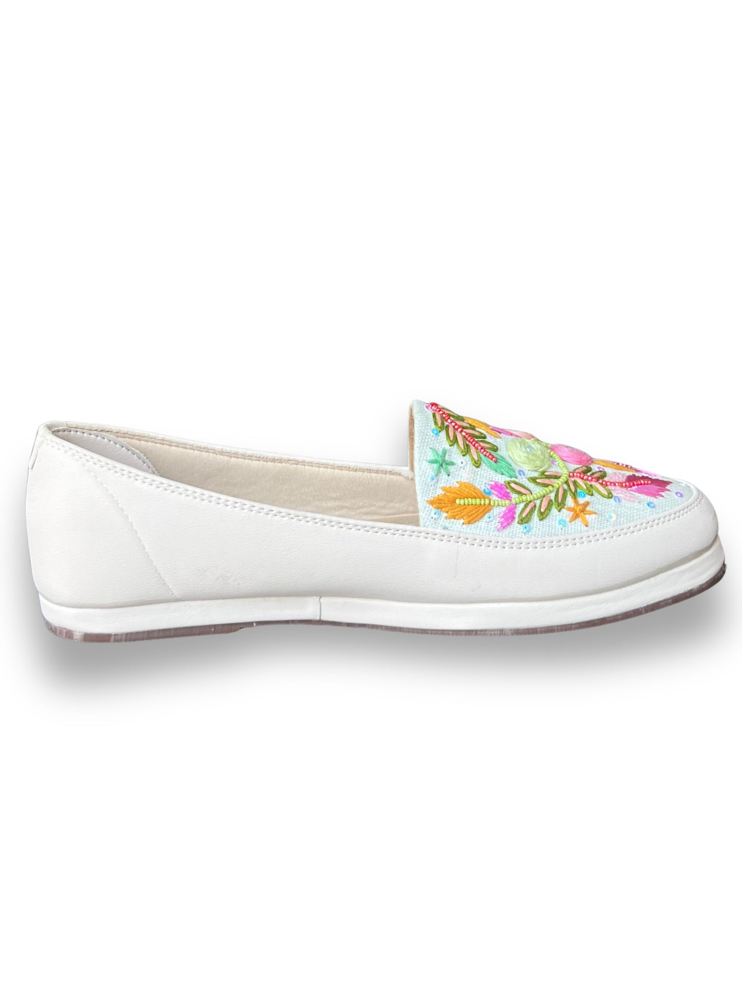 WHITE SNEAKER