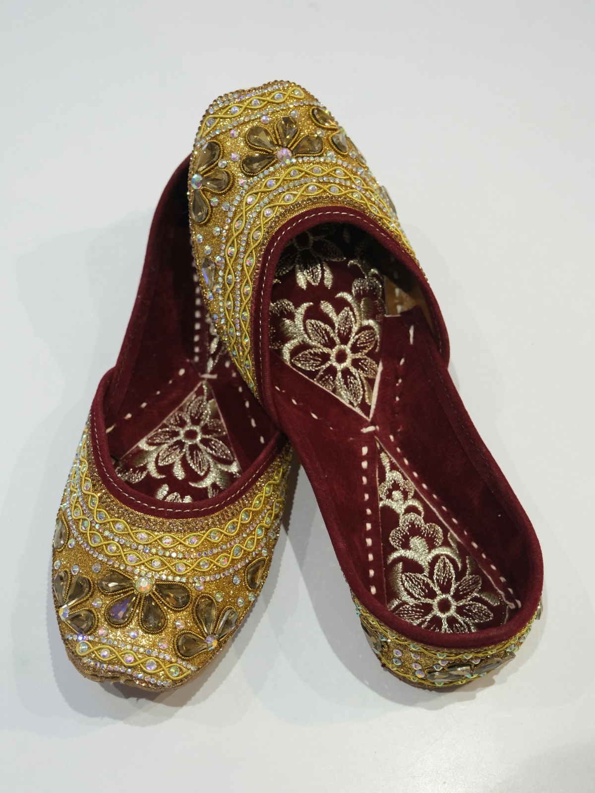 GOLDEN KUNDAN JUTTI