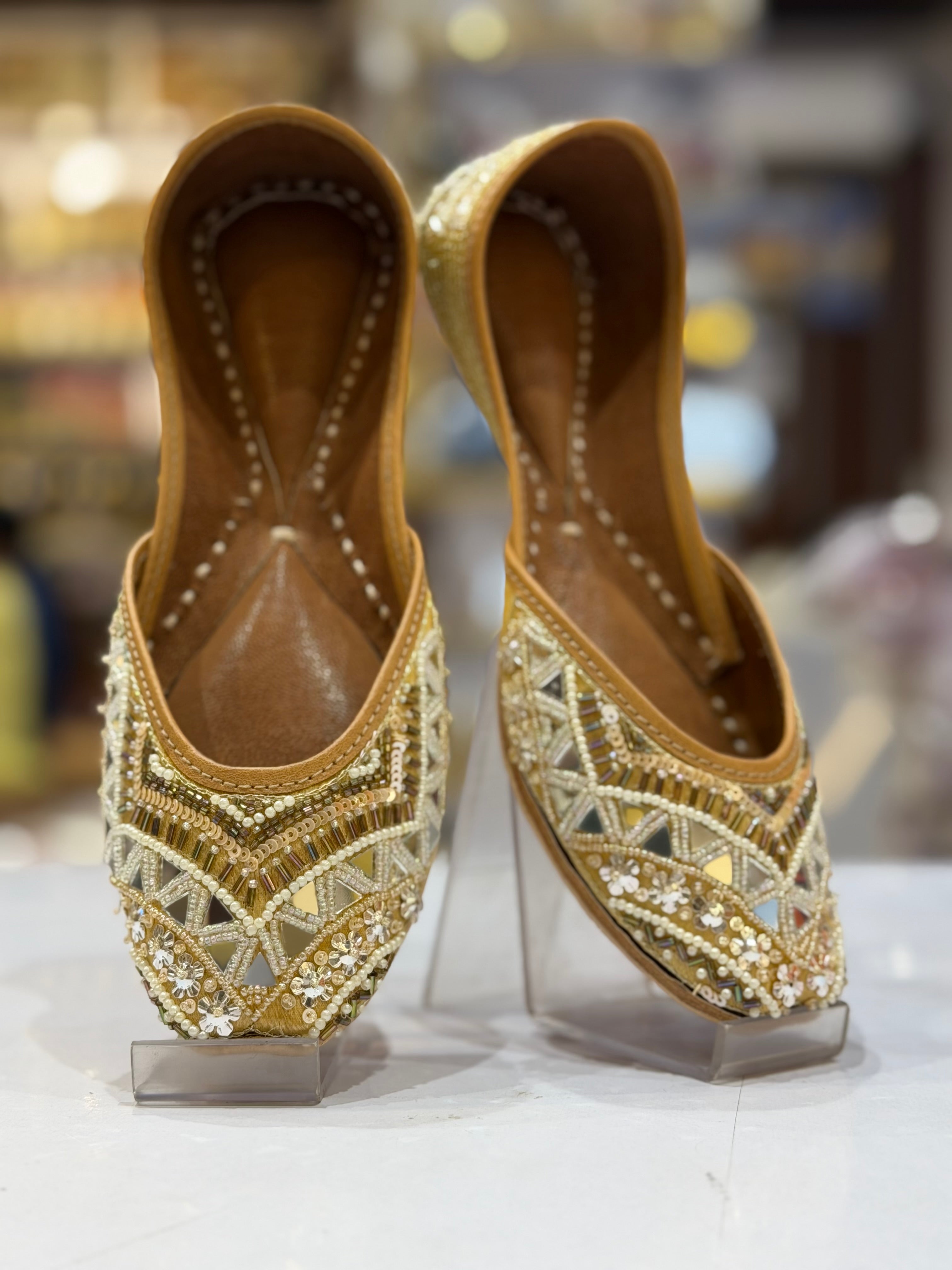 GOLDEN WORK DABKA JUTTI