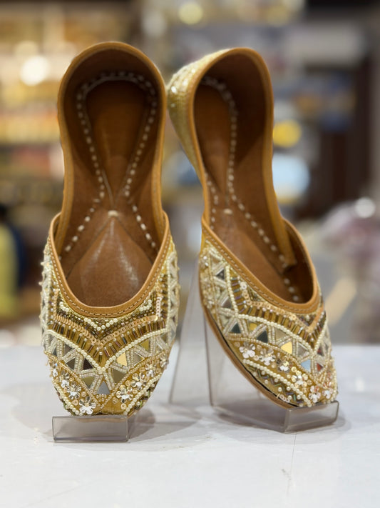 GOLDEN WORK DABKA JUTTI