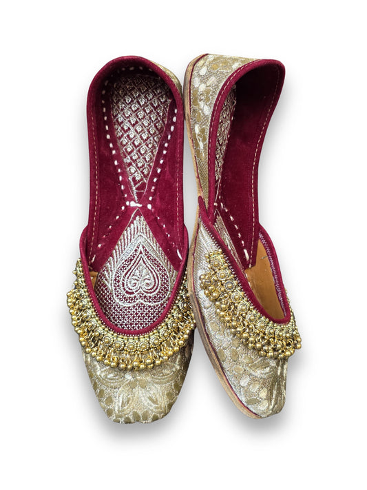 TILLA GHUNGROO JUTTI