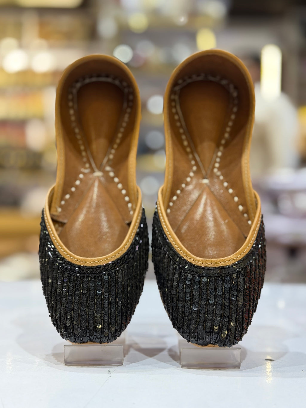 BLACK DABKA JUTTI