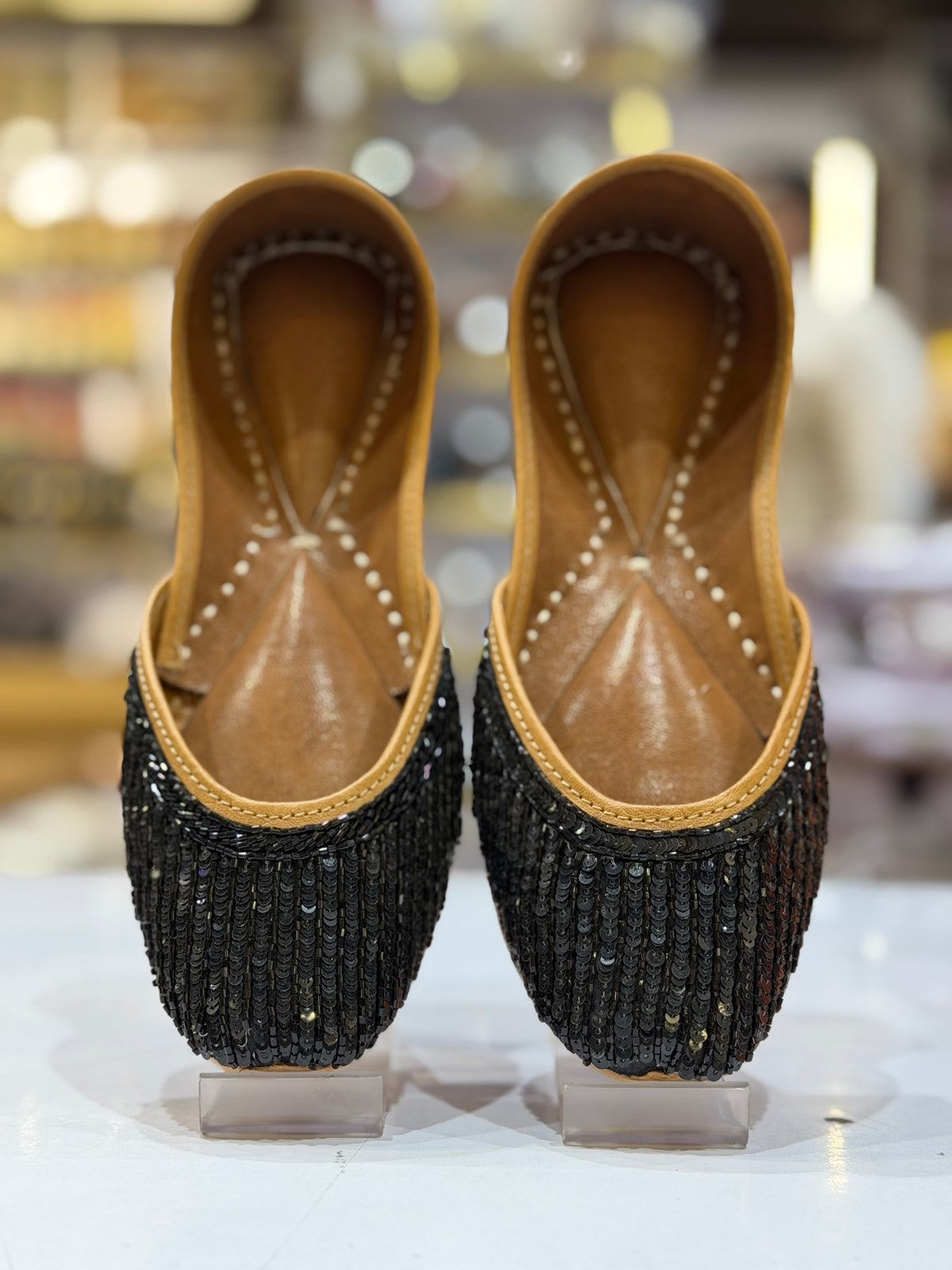 BLACK DABKA JUTTI