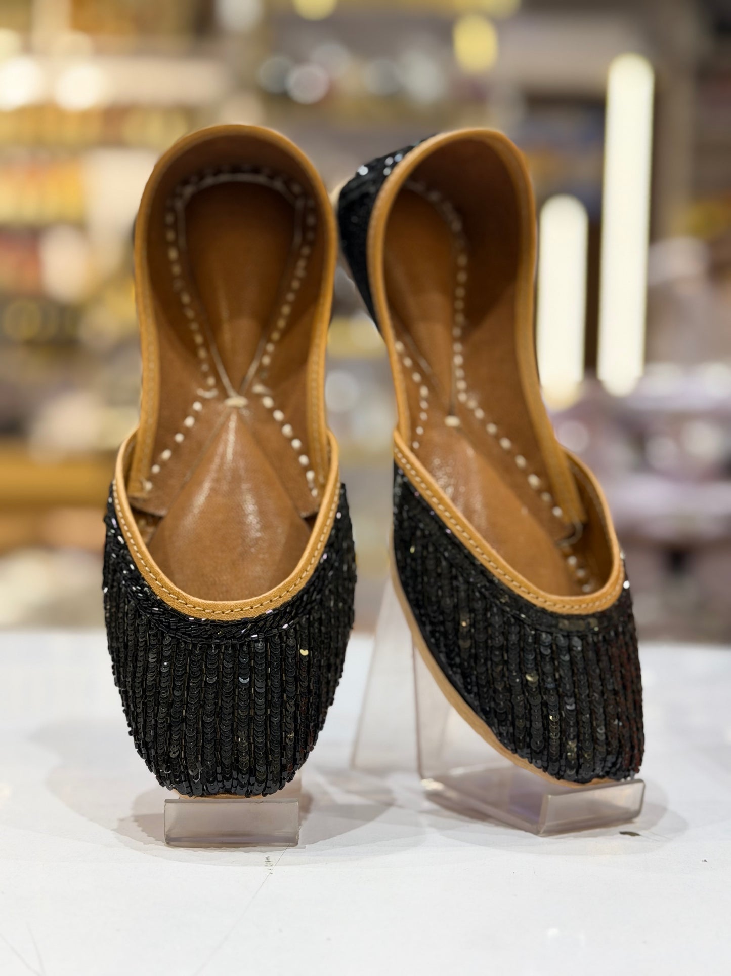 BLACK DABKA JUTTI