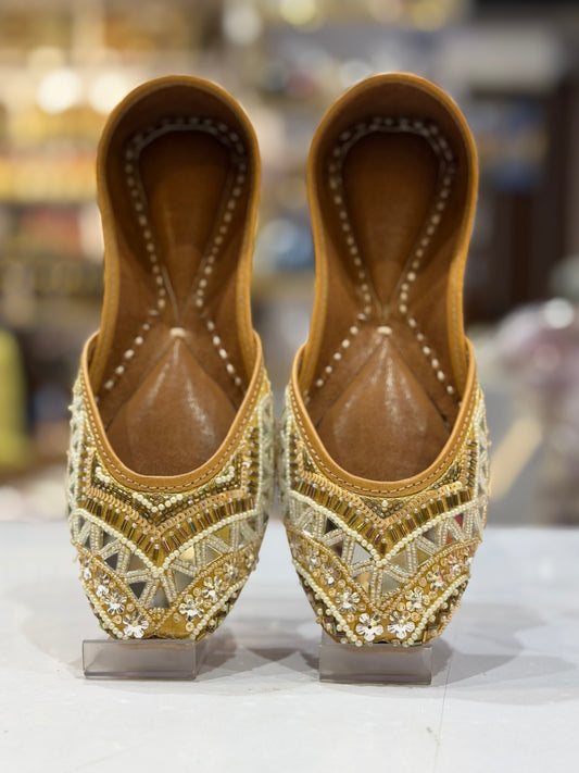 GOLDEN WORK DABKA JUTTI