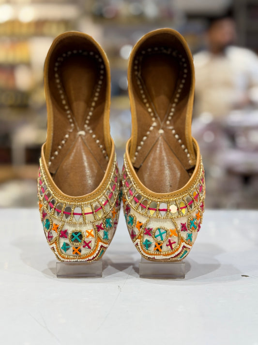 MULTI COLOUR PUNJABI JUTTI