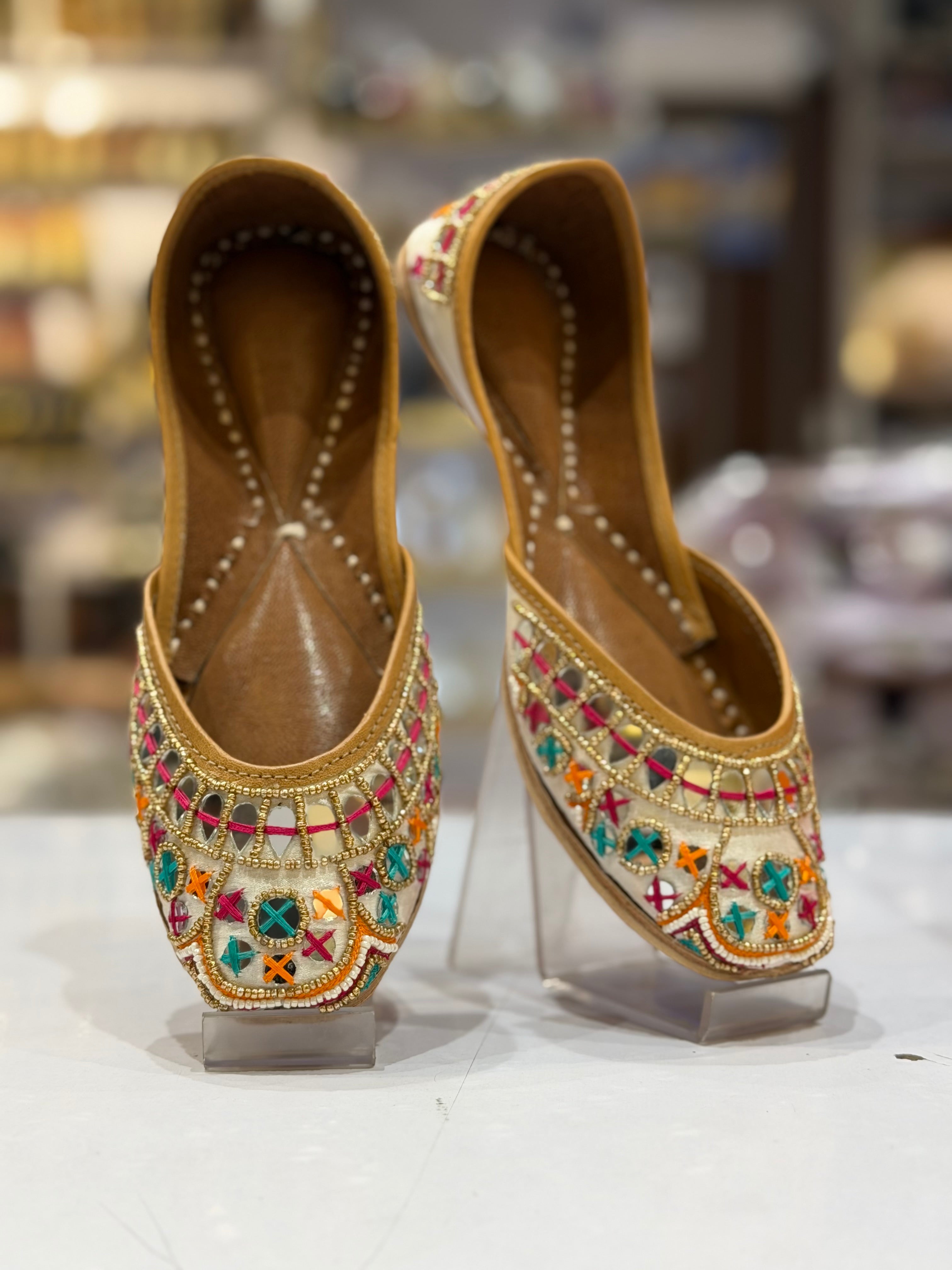 MULTI COLOUR PUNJABI JUTTI