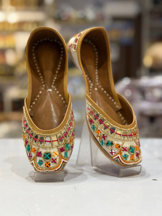 MULTI COLOUR PUNJABI JUTTI
