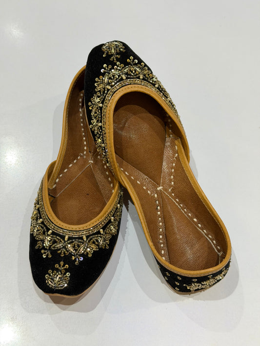 BLACK DABKA JUTTI