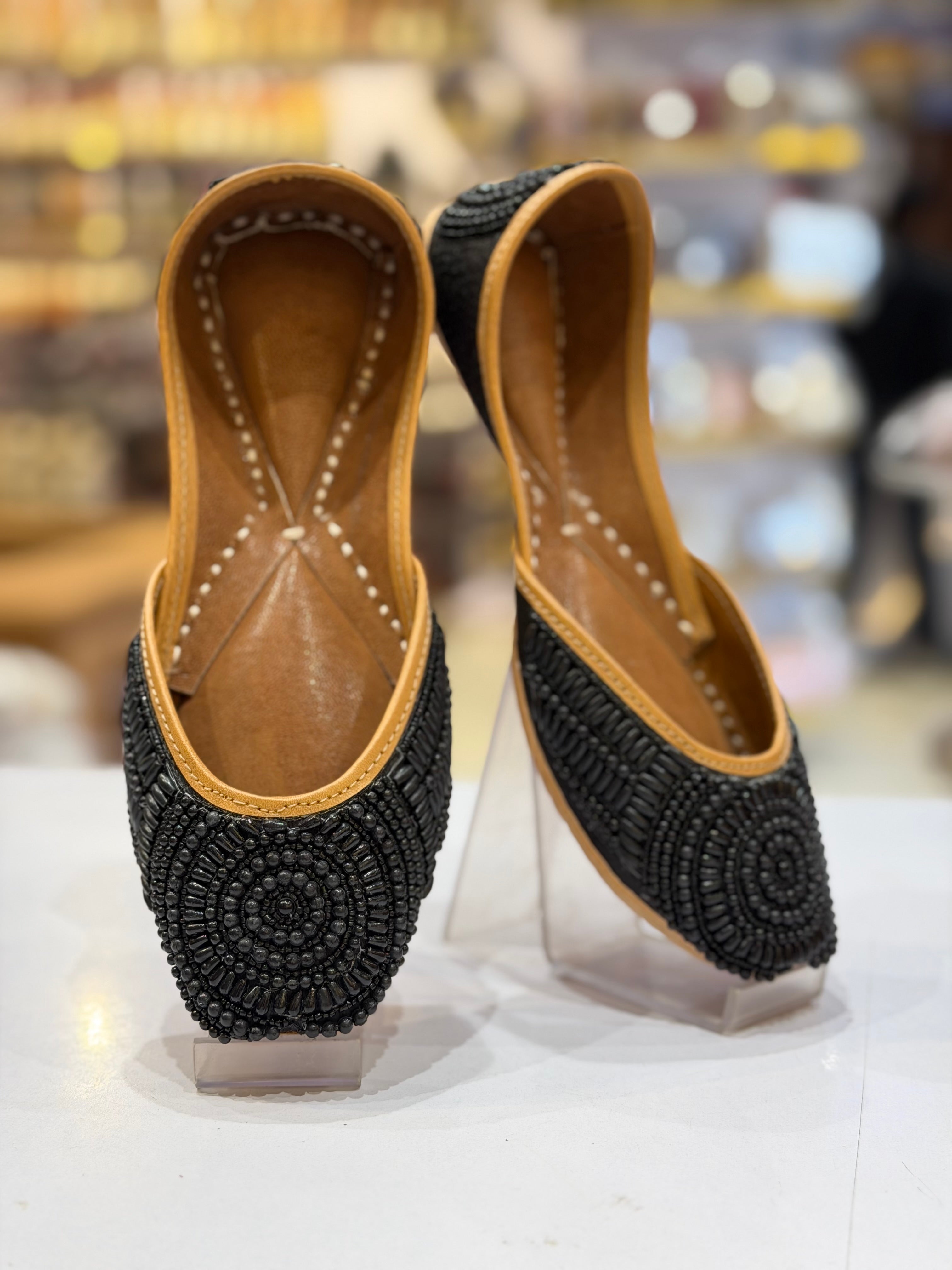 BLACK DABKA JUTTI