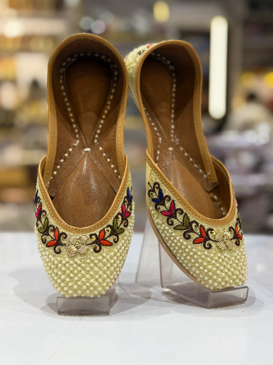 GOLDEN MULTI PUNJABI JUTTI