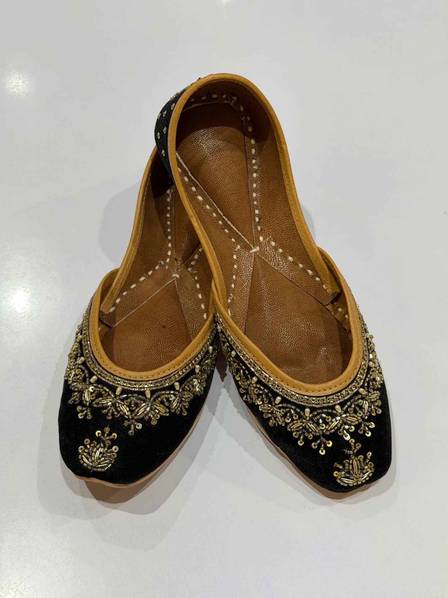 BLACK DABKA JUTTI