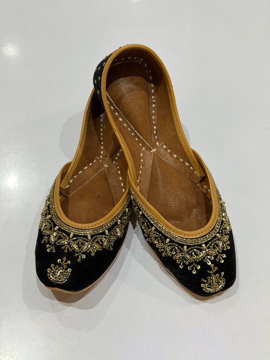 BLACK DABKA JUTTI