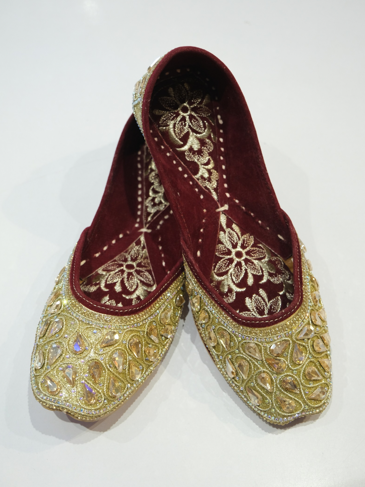 GOLDEN KUNDAN JUTTI