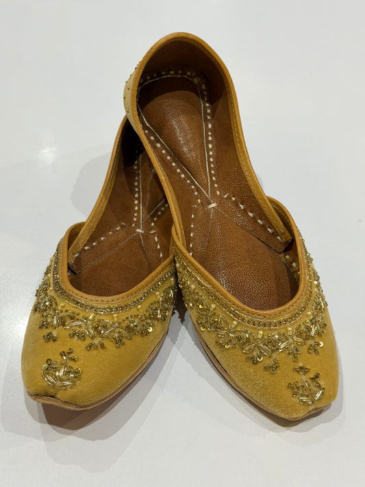GOLDEN DABKA JUTTI