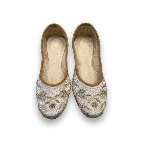 WHITE DABKA JUTTI