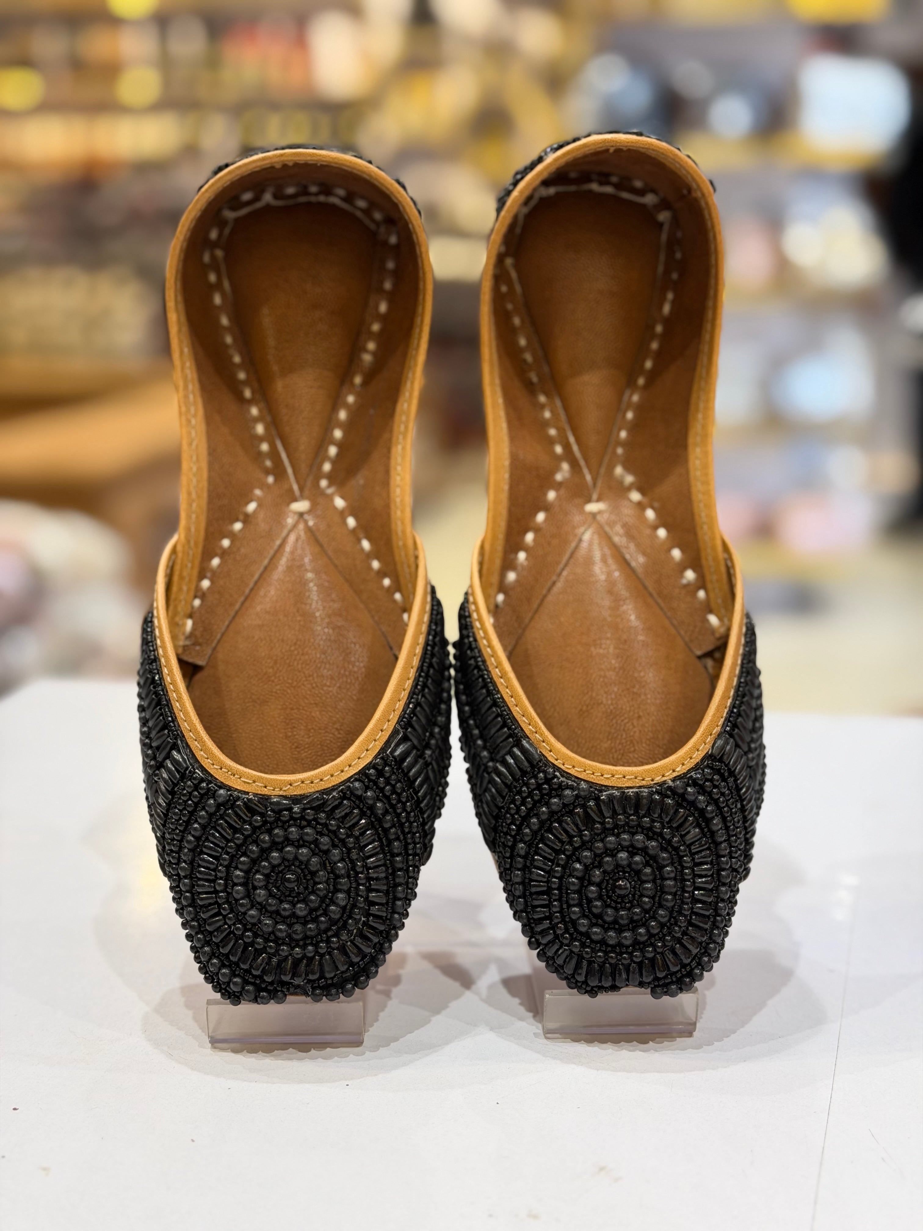 BLACK DABKA JUTTI