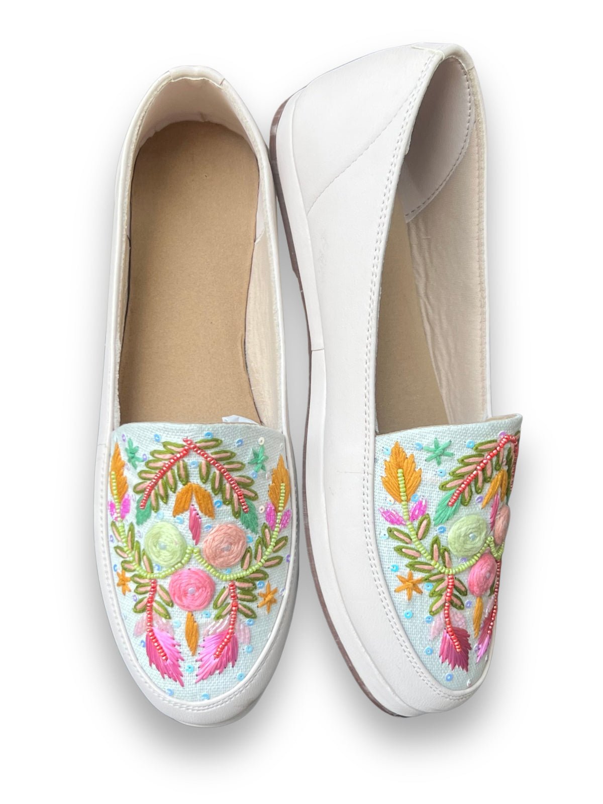 WHITE SNEAKER