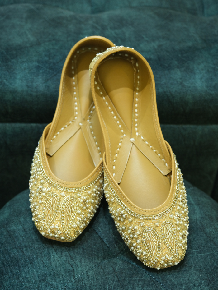 GOLDEN JUTTI