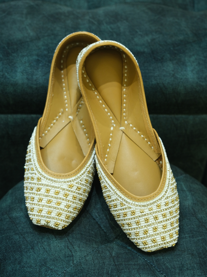 WHITE GOLD PEARL JUTTI