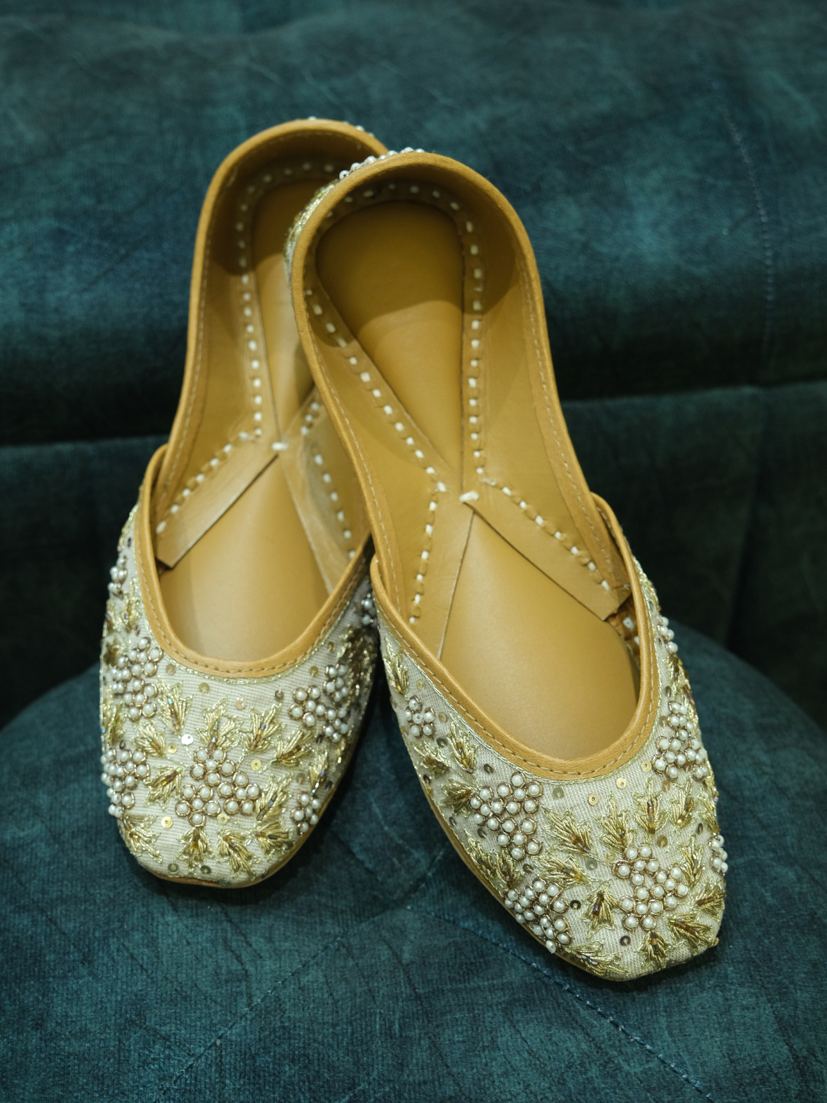 LIGHT GAREY JUTTI