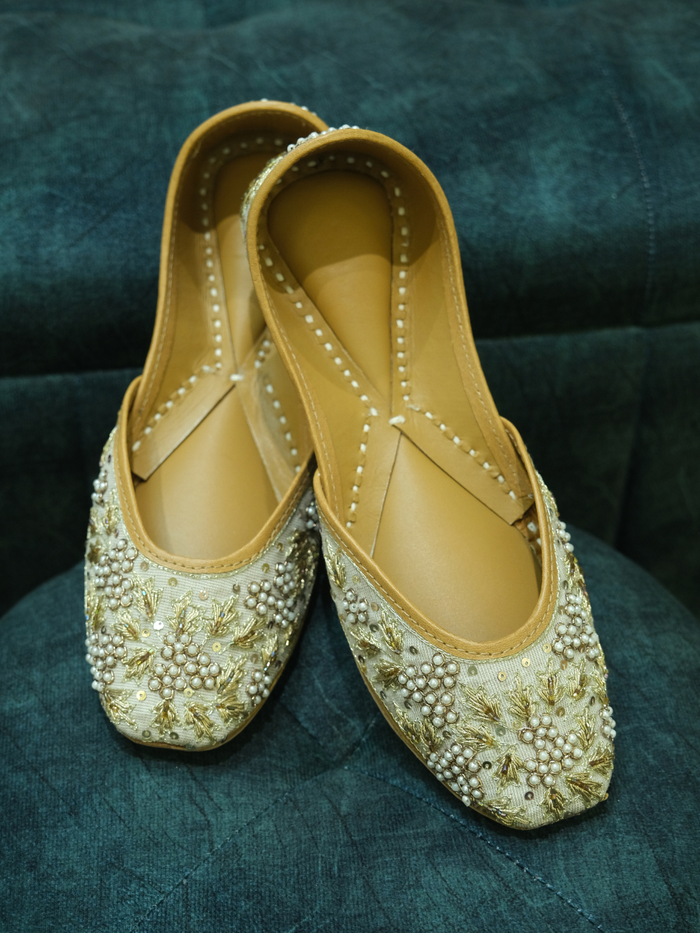 LIGHT GAREY JUTTI