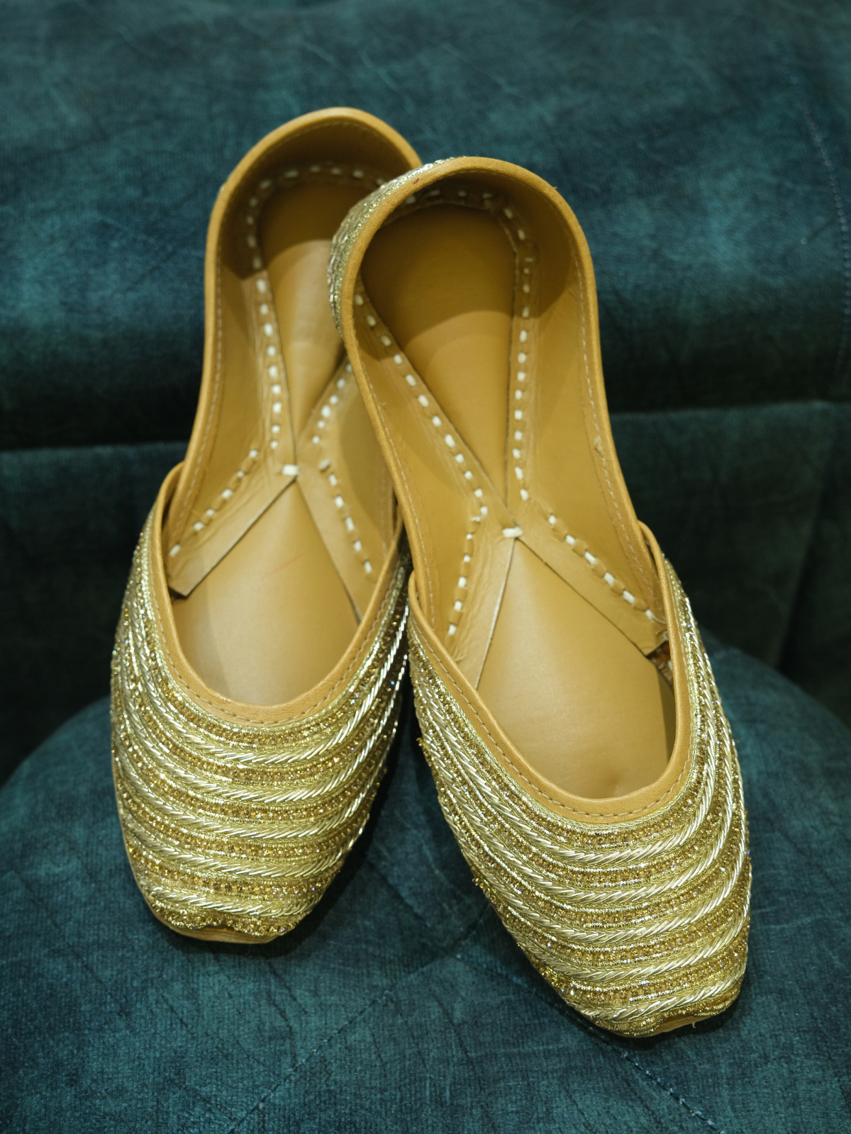 GOLDEN JUTTI