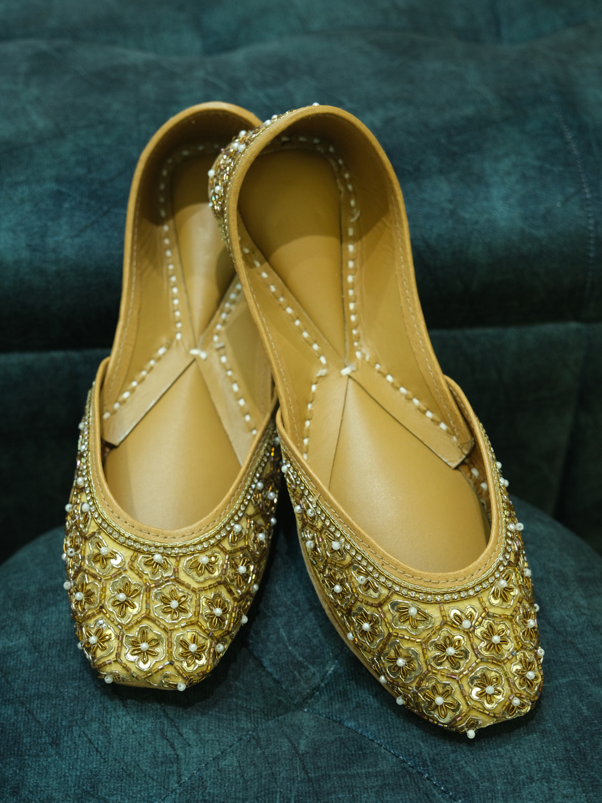 GOLDEN JUTTI