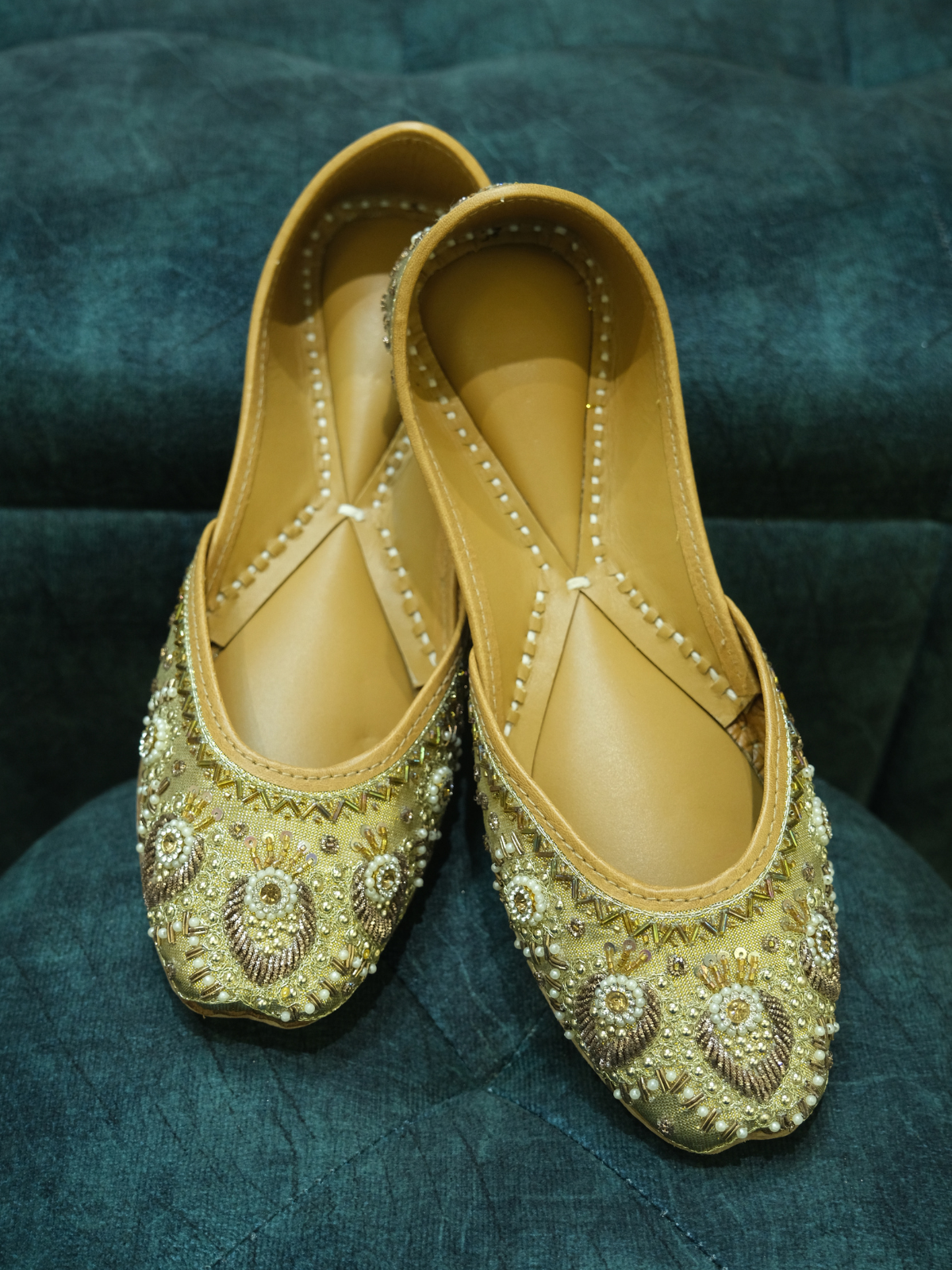 GOLDEN JUTTI