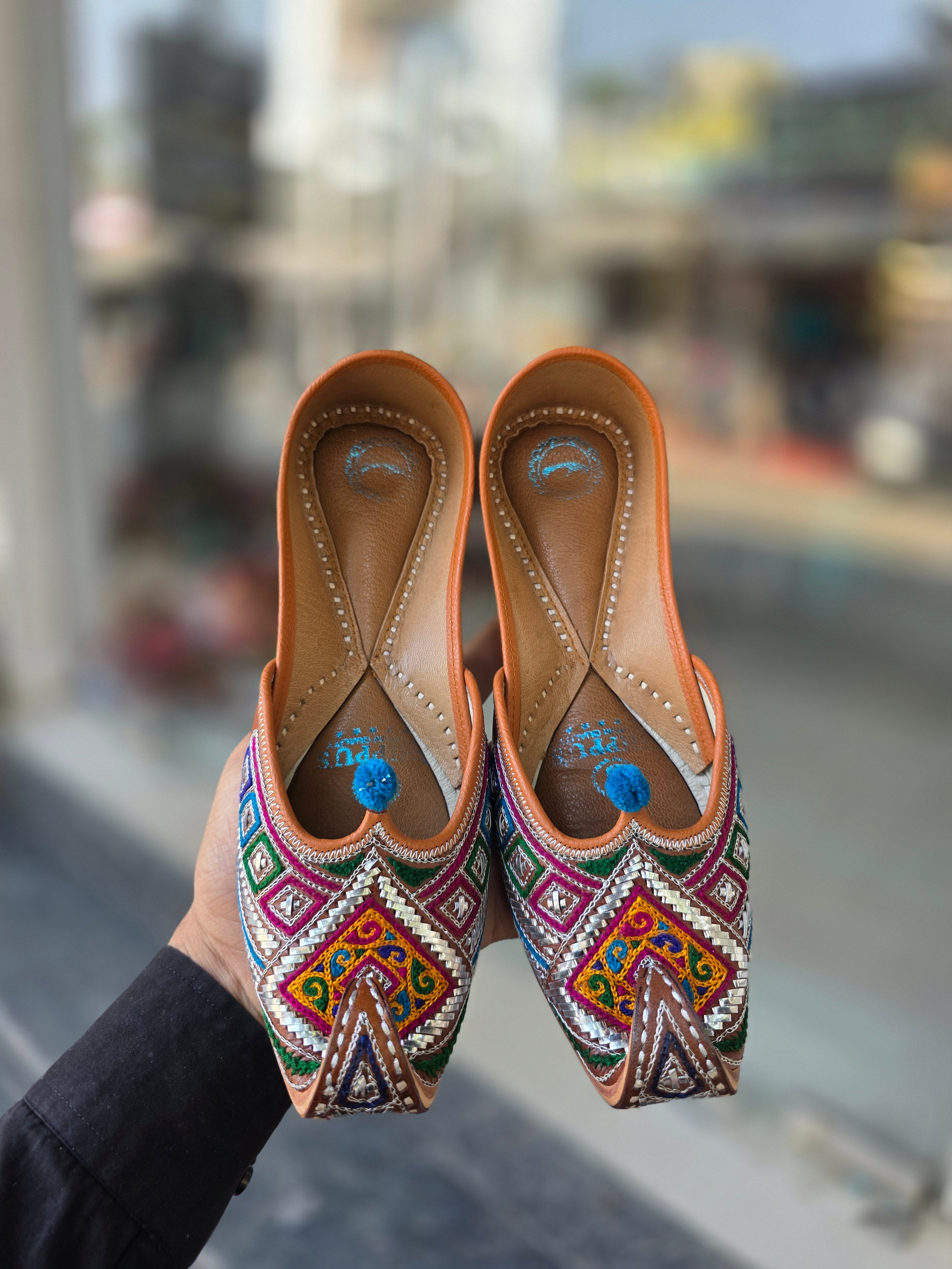 PAKISTANI MUKAISH JUTTI