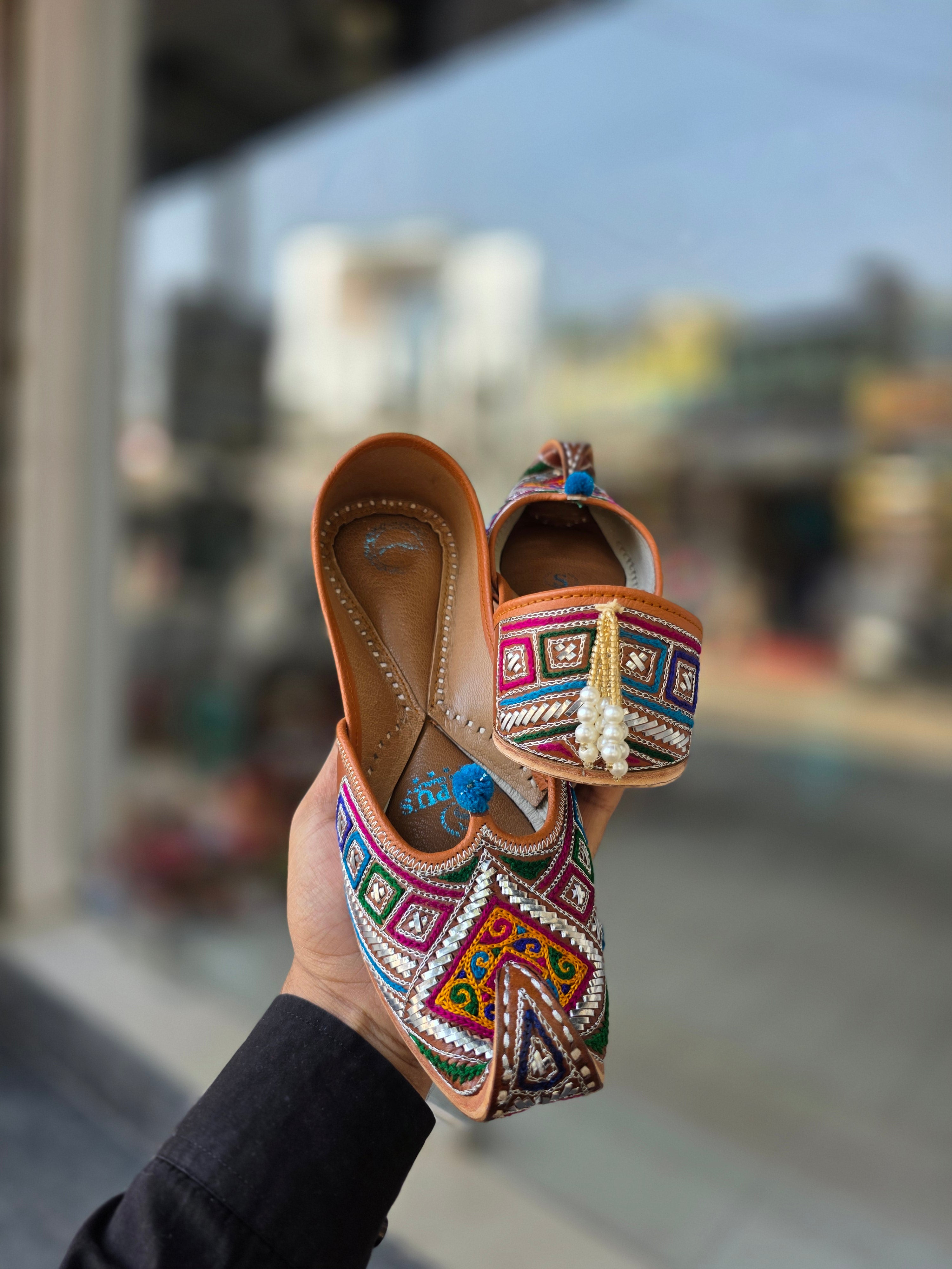 PAKISTANI MUKAISH JUTTI