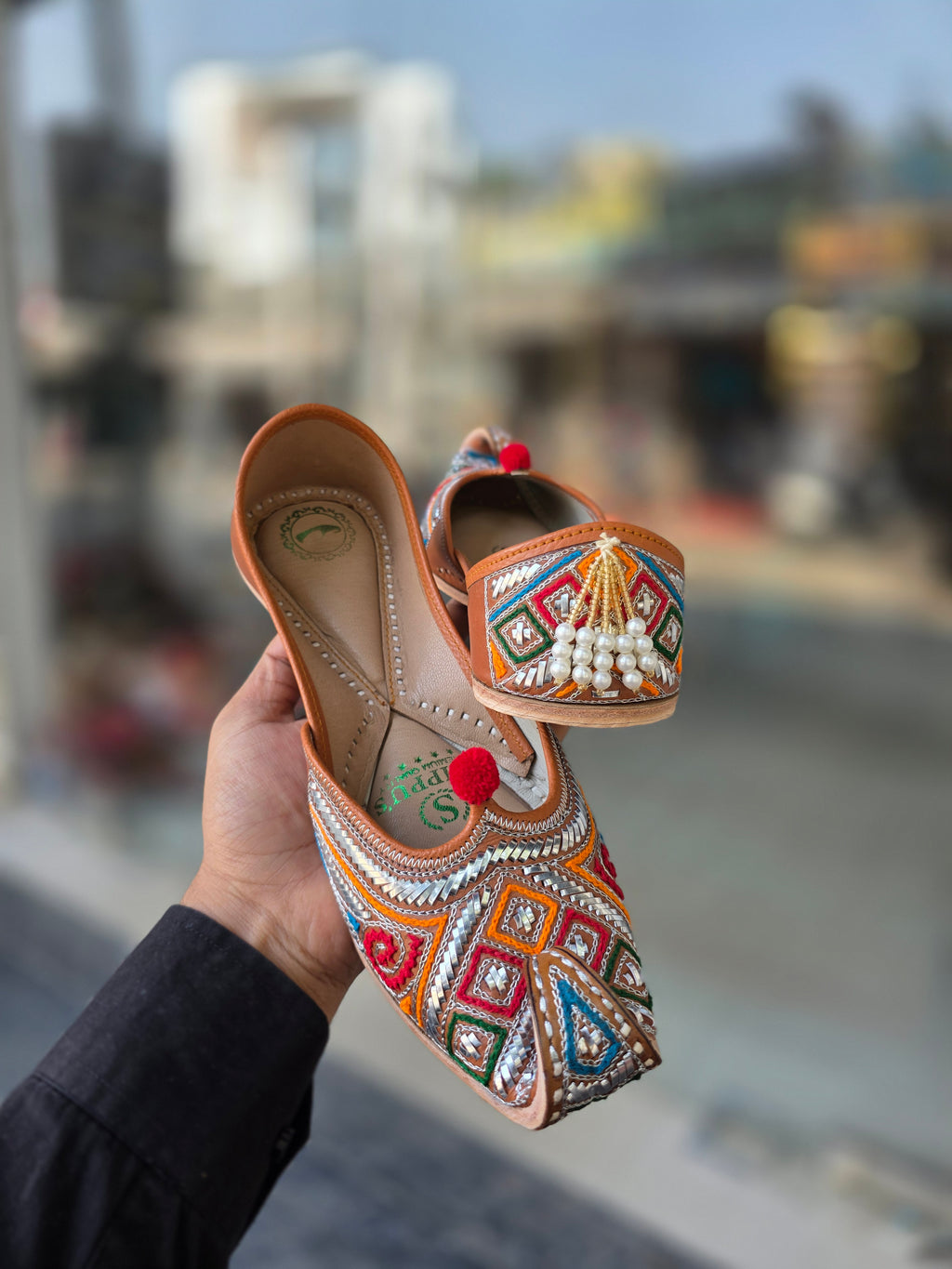 PAKISTANI  MUKAISH JUTTI