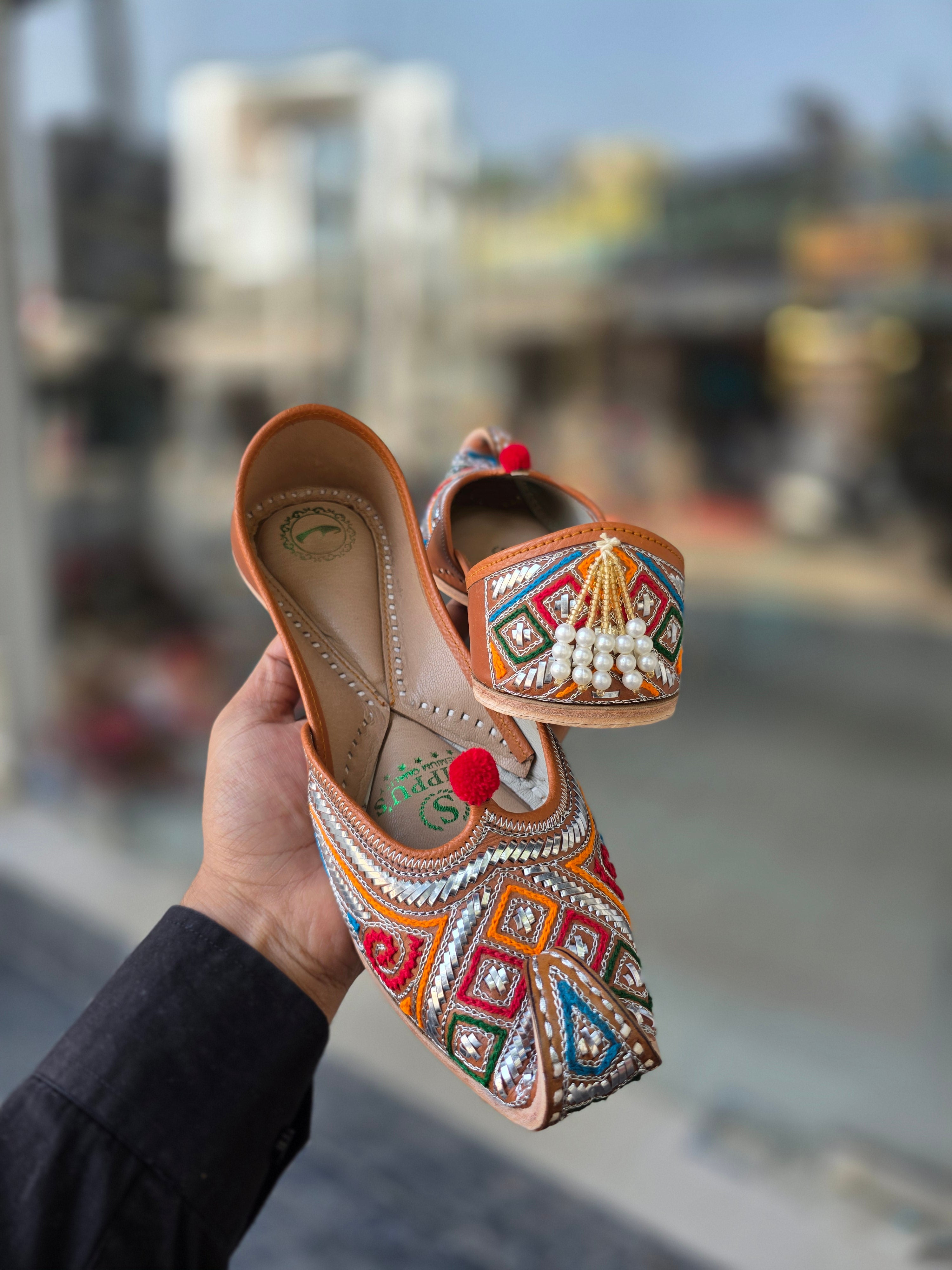 PAKISTANI  MUKAISH JUTTI